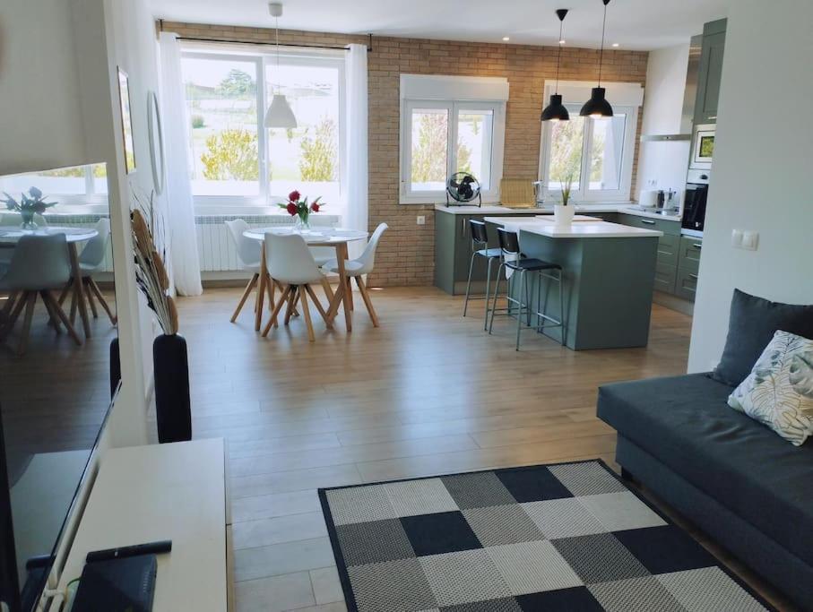 Precioso Apartamento En Pamplona Junto Al Centro Ngoại thất bức ảnh